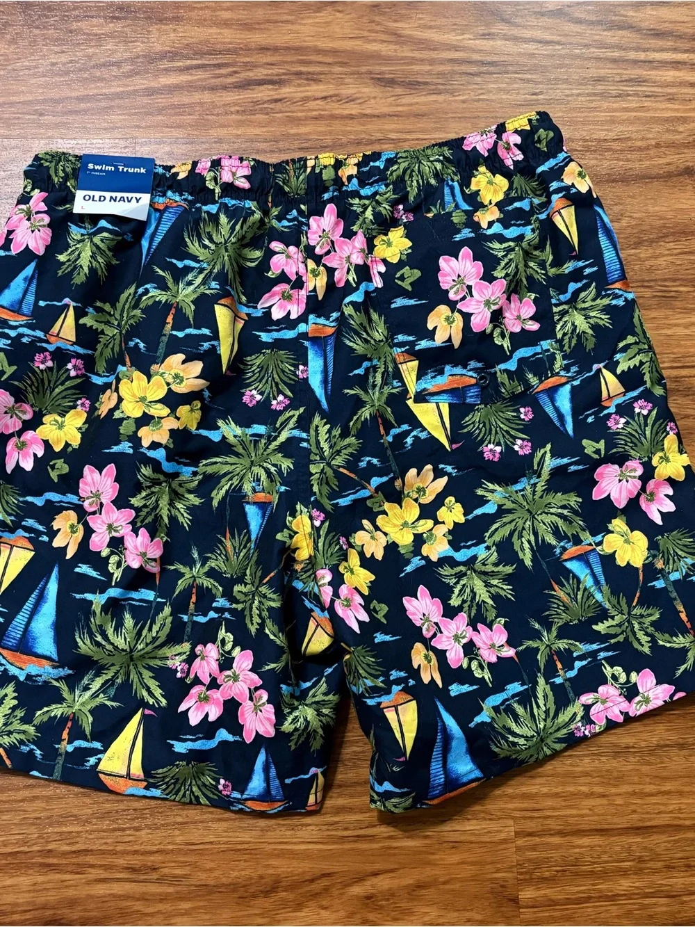 Old Navy Men’s Navy Floral & Sailboat Swim Trunks - Size Large - NWT